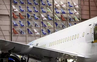 波音777飞机制造工厂,几乎所有的工作都是由人力控制